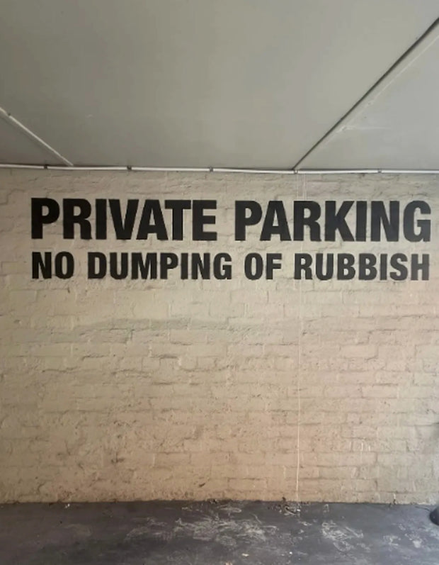 <h2><strong>Painted Signage</strong></h2>